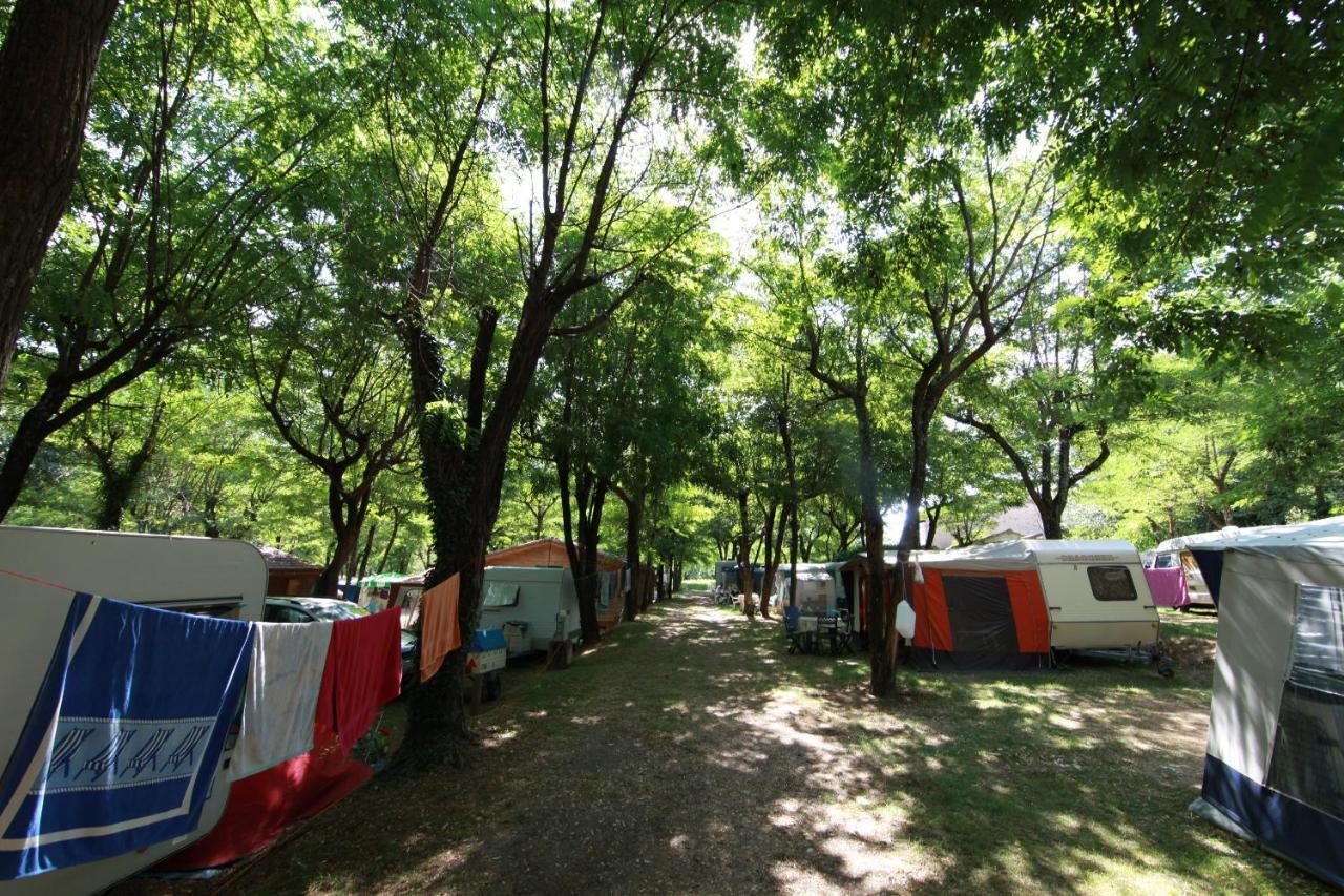 Отель Camping Chaulet Plage Berrias-et-Casteljau Экстерьер фото